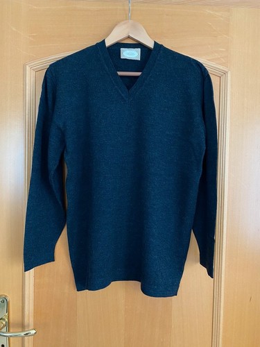 Klassischer pullover mit - klassischer,